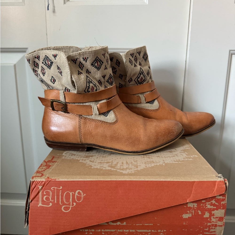 Latigo James Natural Tan Leather Ankle Boots with Patterned Cuff • Women's 8.5